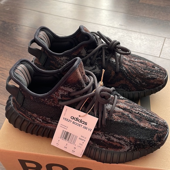Authentic Yeezy Boost 350 V2 size M5.5/W6.5 Mx Rock - Picture 2 of 4